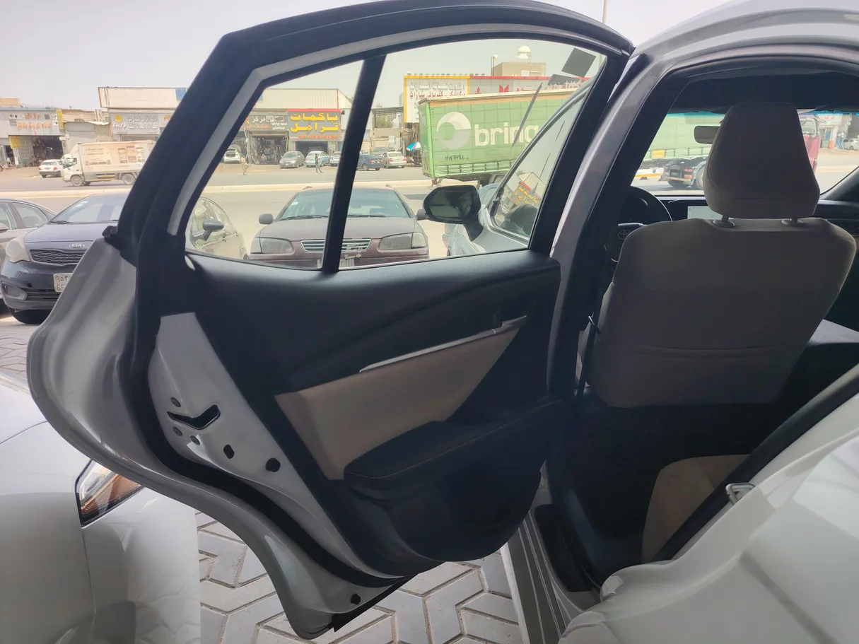 Car image 18