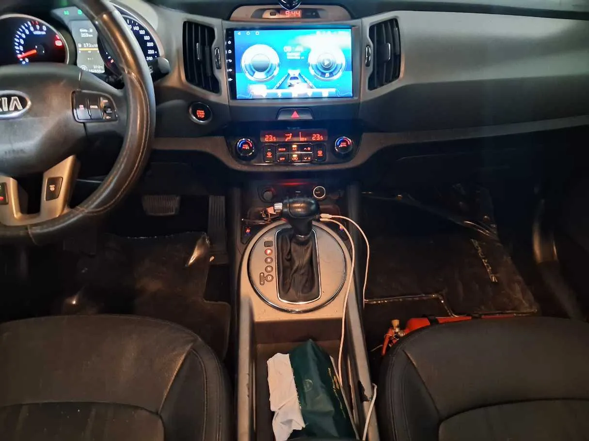 Car image 15