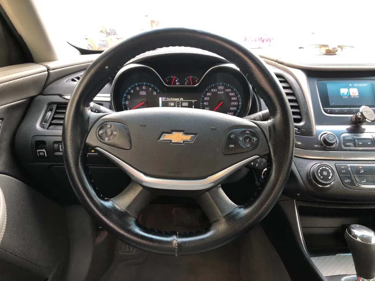 Car image 16