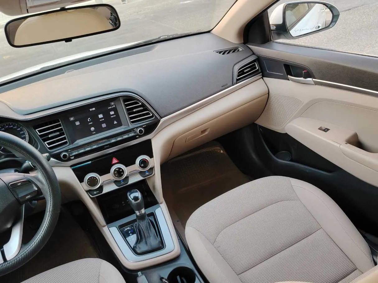 Car image 18
