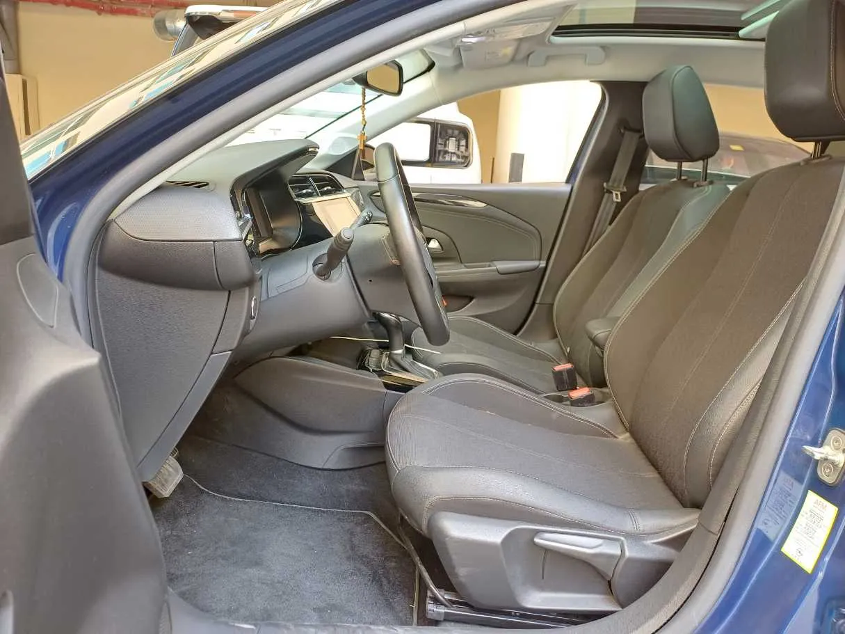 Car image 12