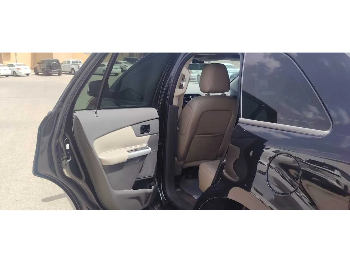 Car image 25
