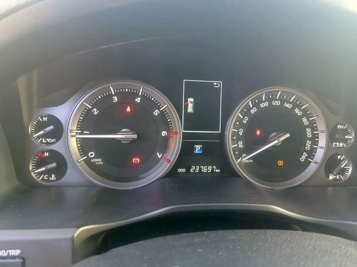 Car image 23