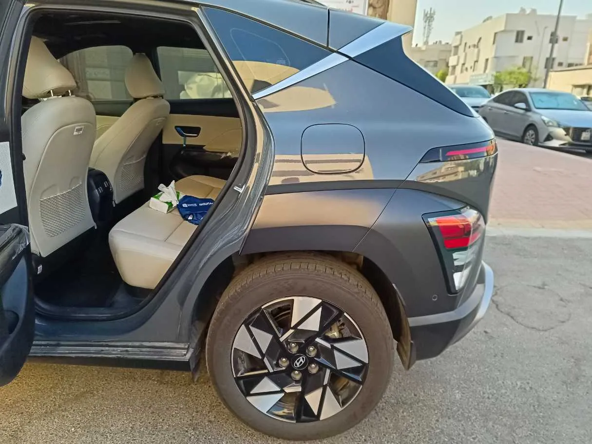 Car image 15