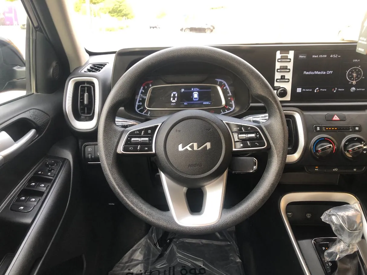 Car image 16