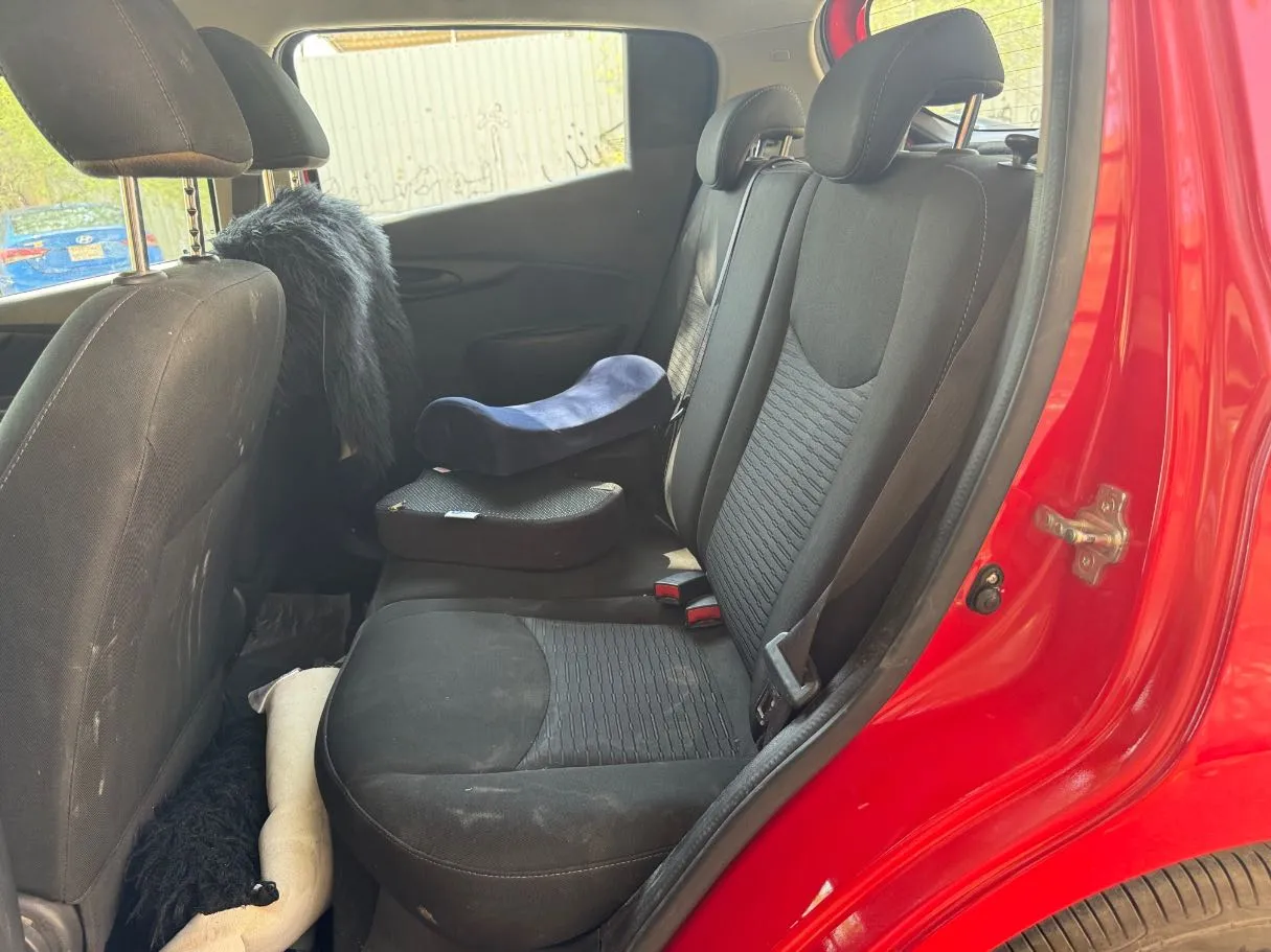 Car image 14