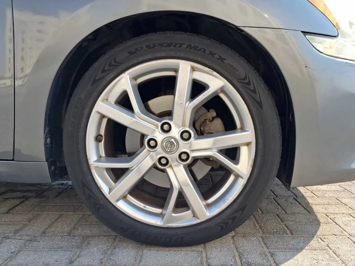 Car image 9