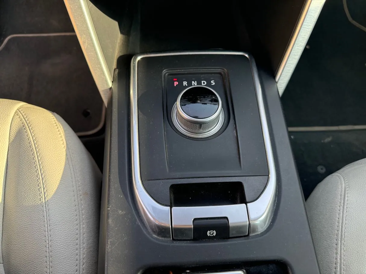 Car image 16