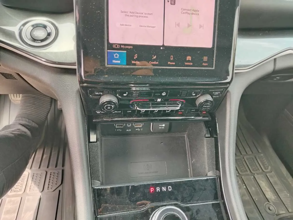 Car image 24