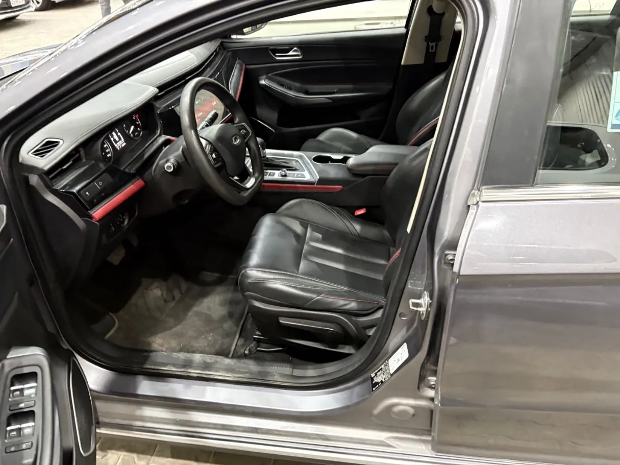 Car image 10