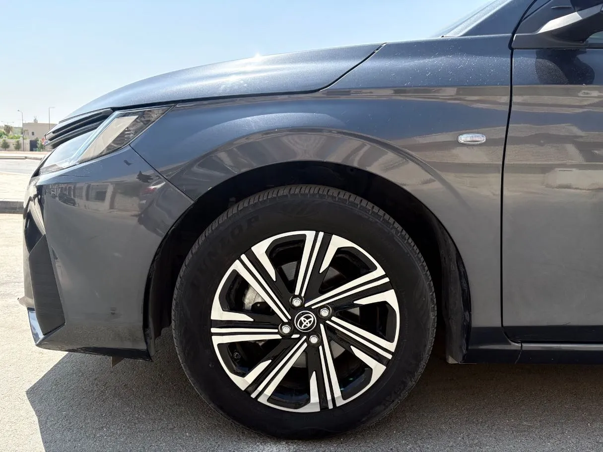 Car image 9