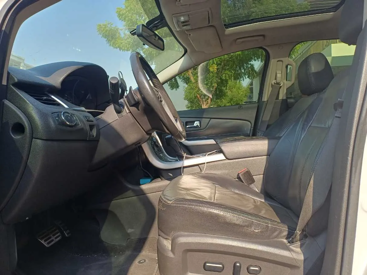 Car image 12