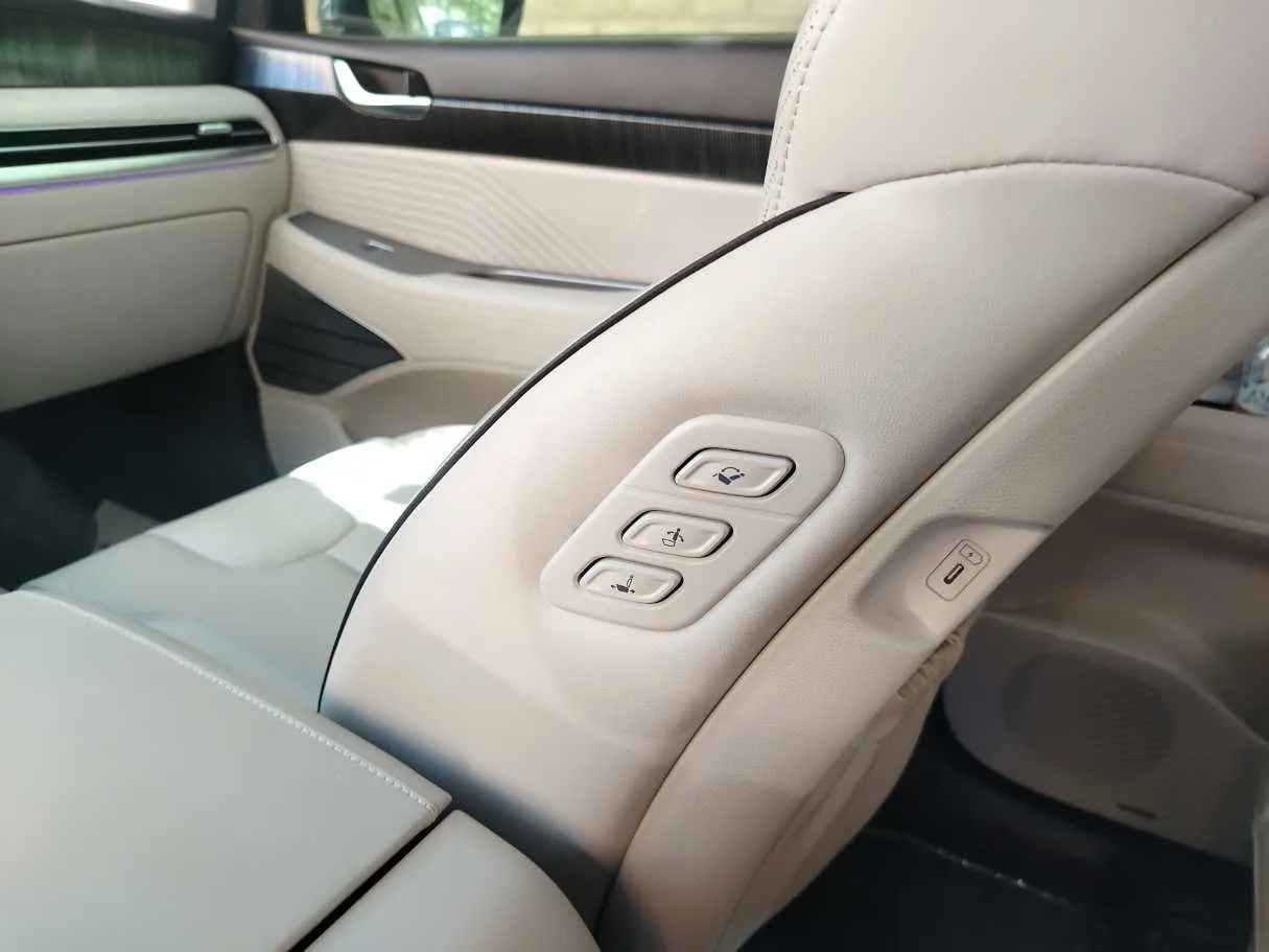 Car image 42