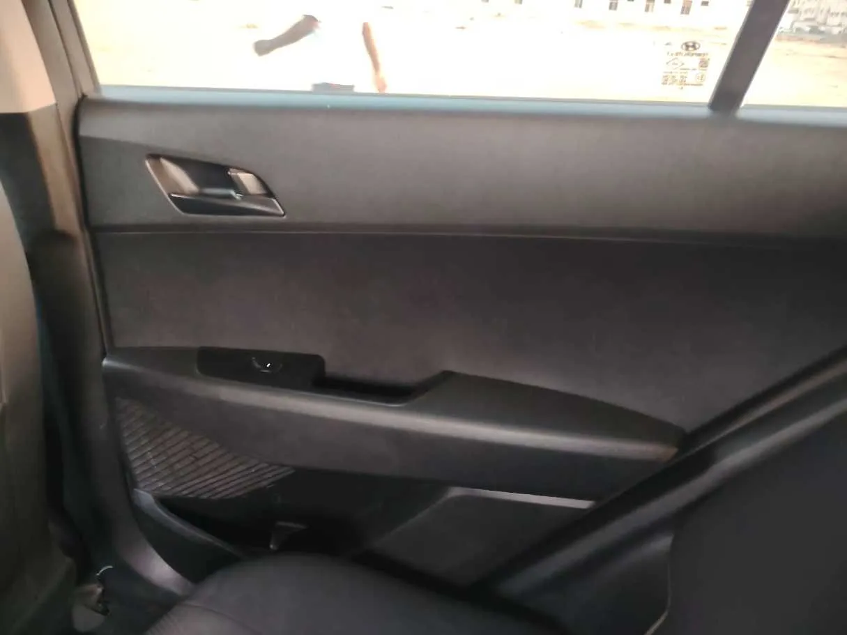 Car image 40