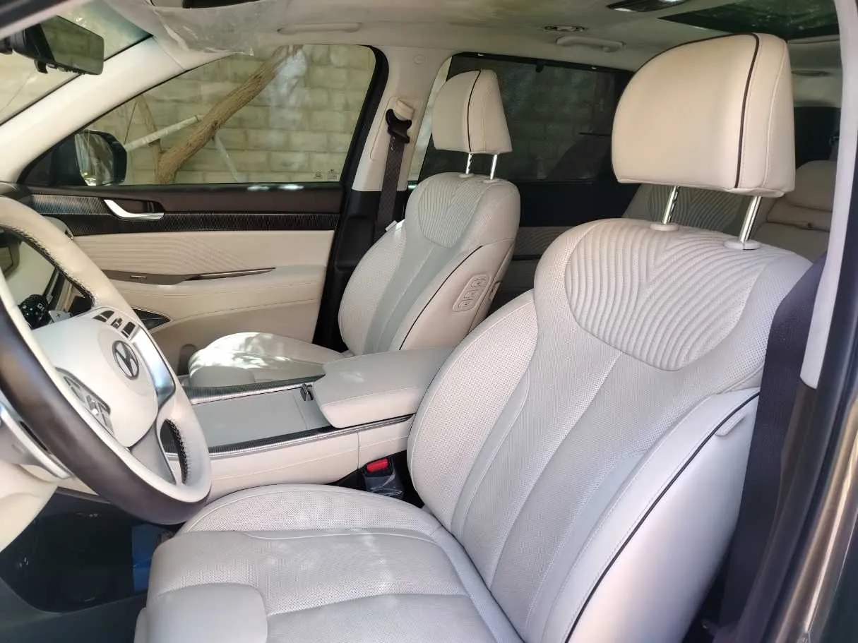 Car image 15