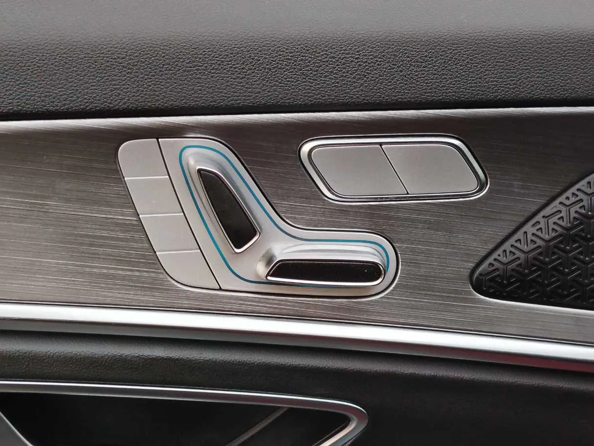 Car image 33