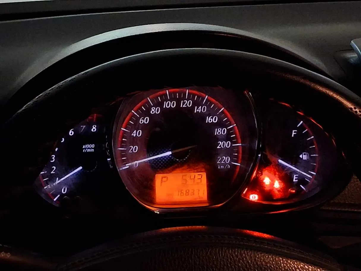 Car image 16