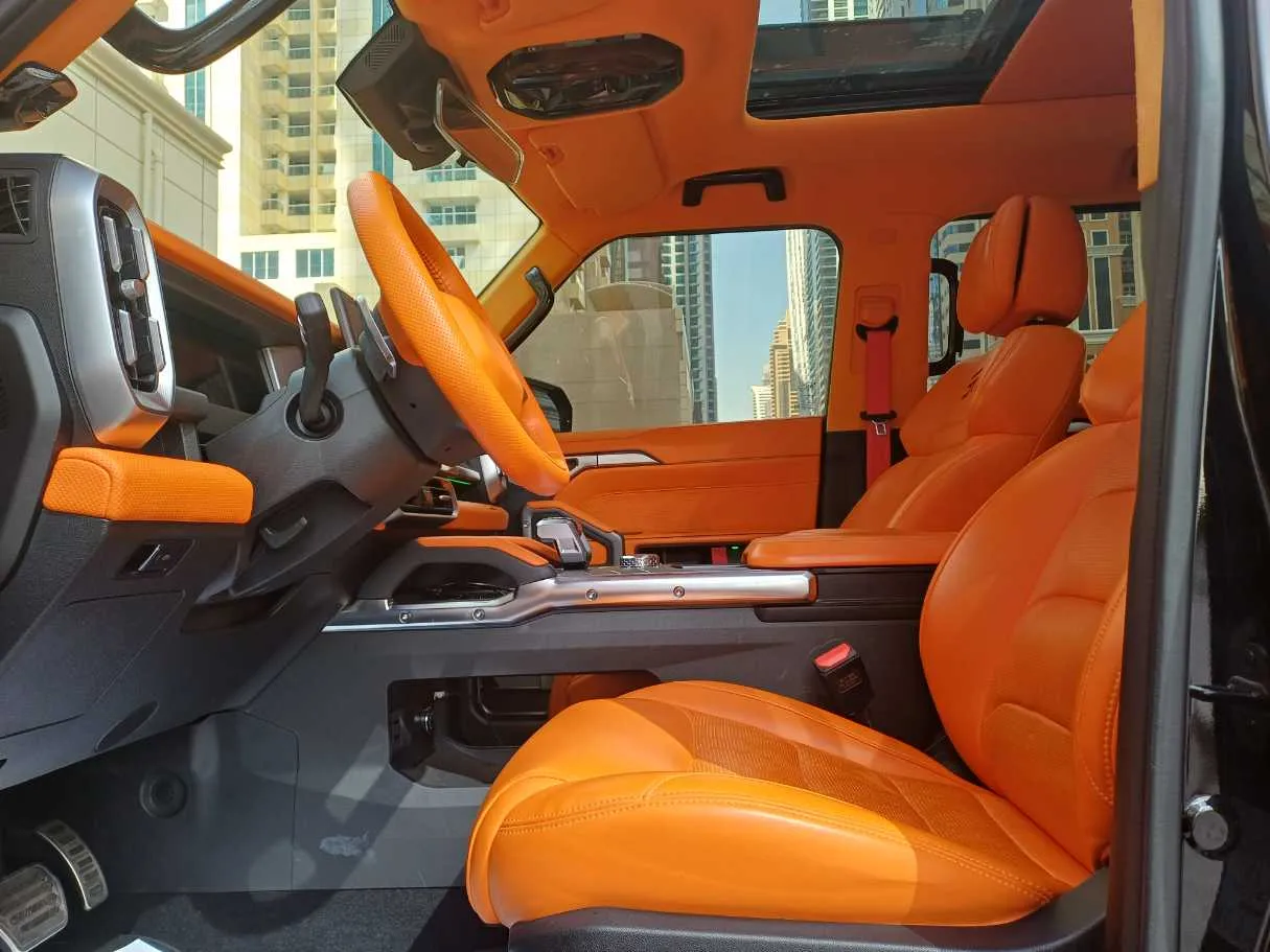 Car image 12