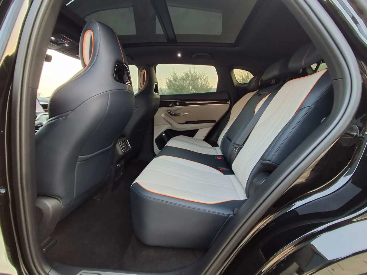Car image 13