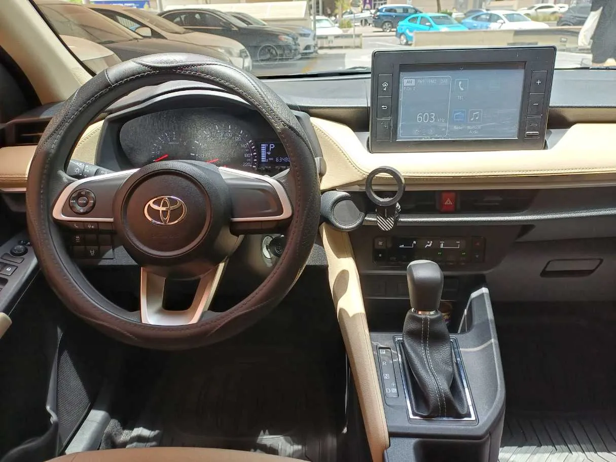Car image 16