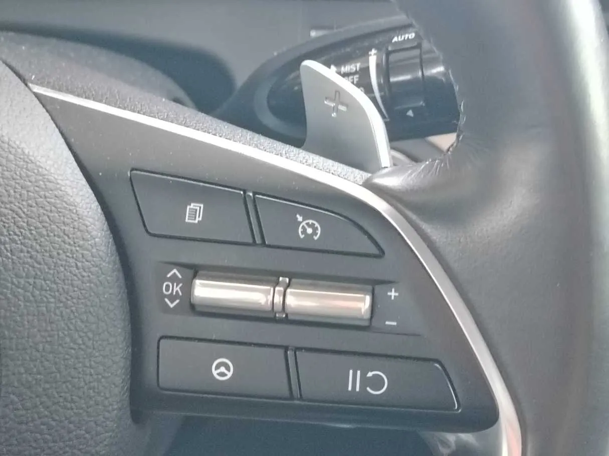 Car image 27