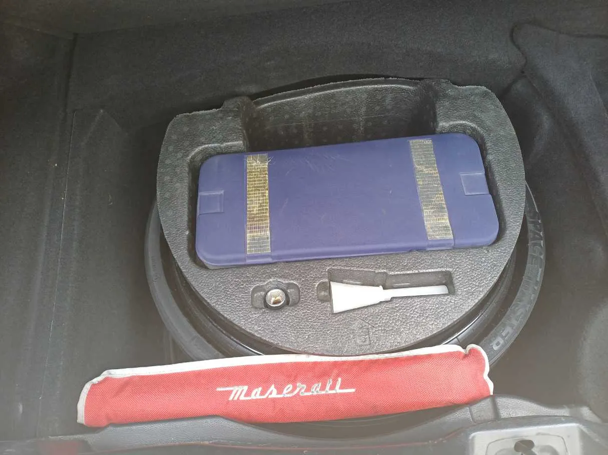 Car image 18