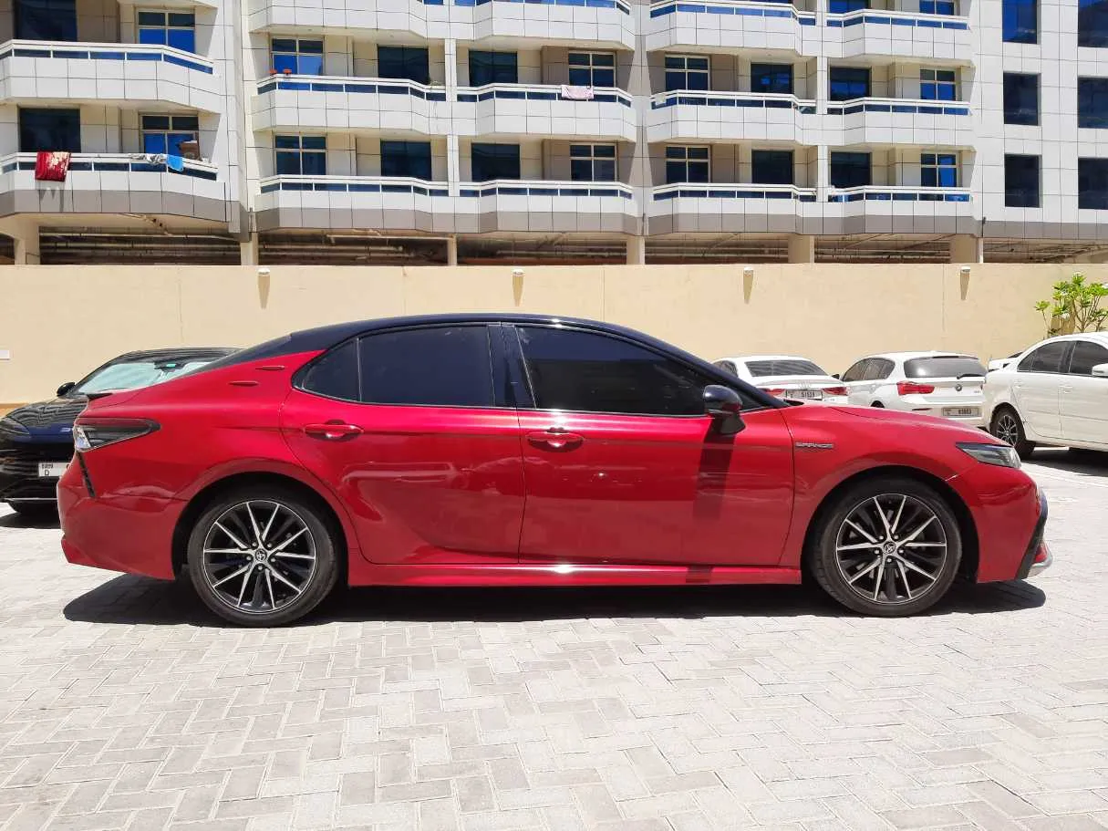 Car image 4