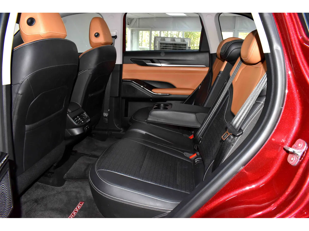 Car image 9