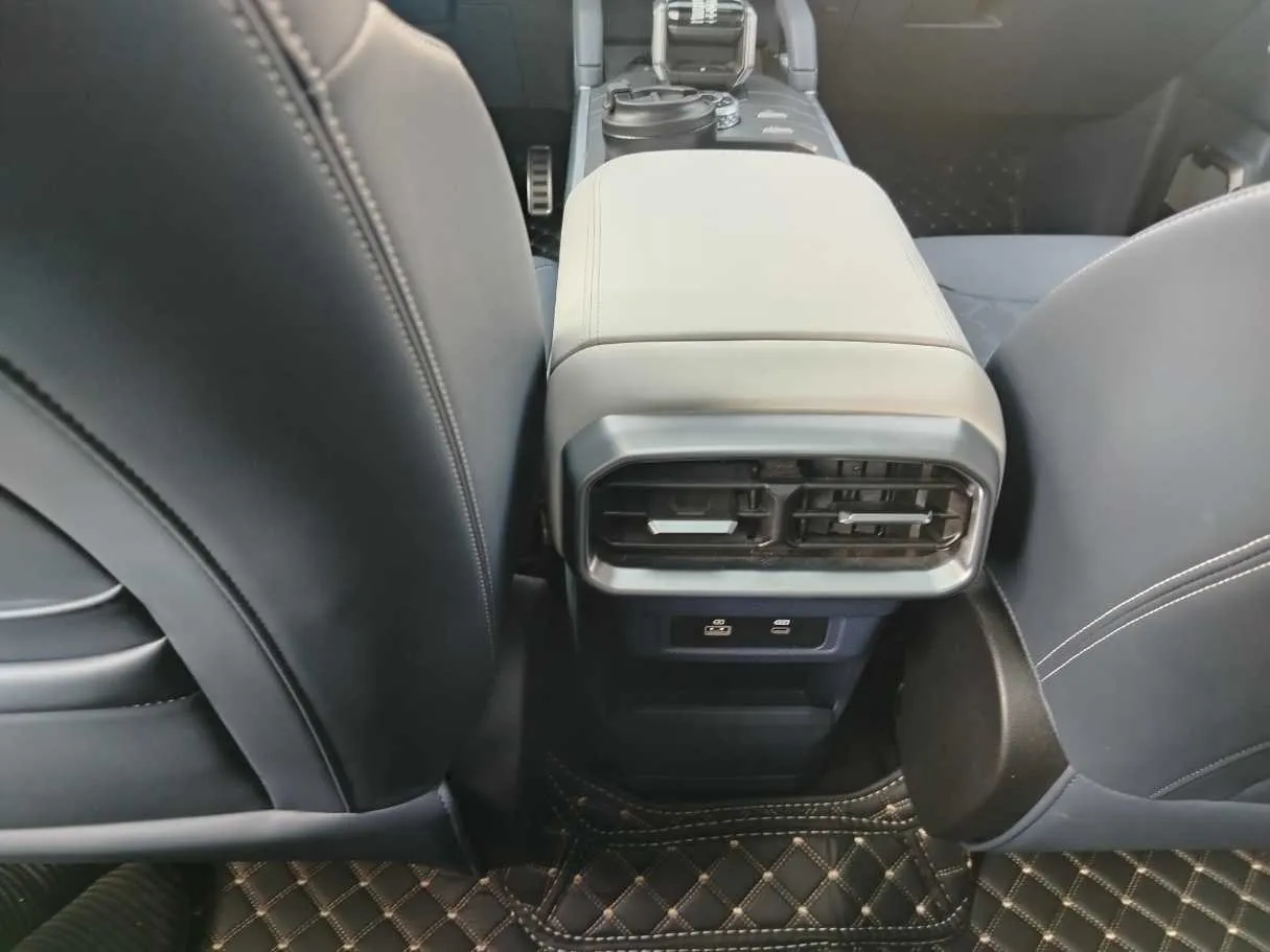 Car image 36