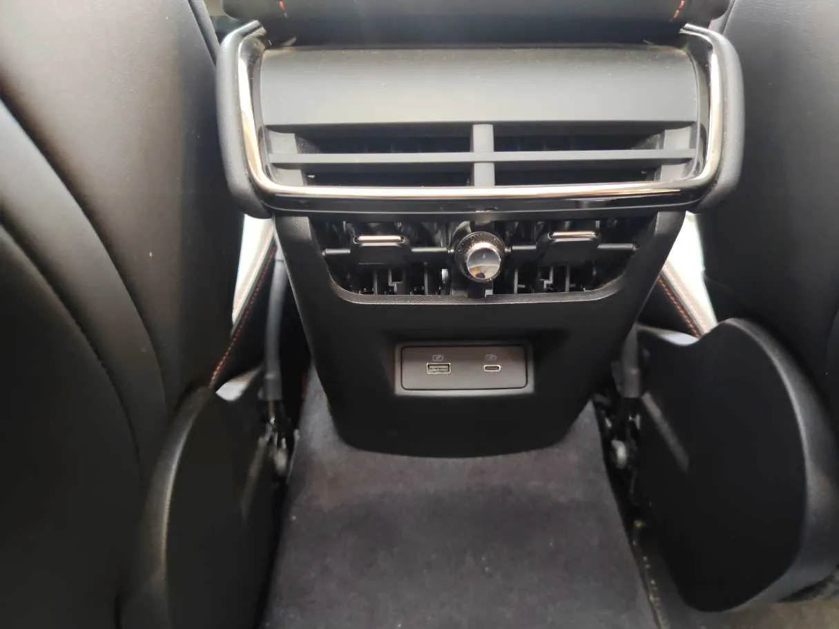 Car image 29