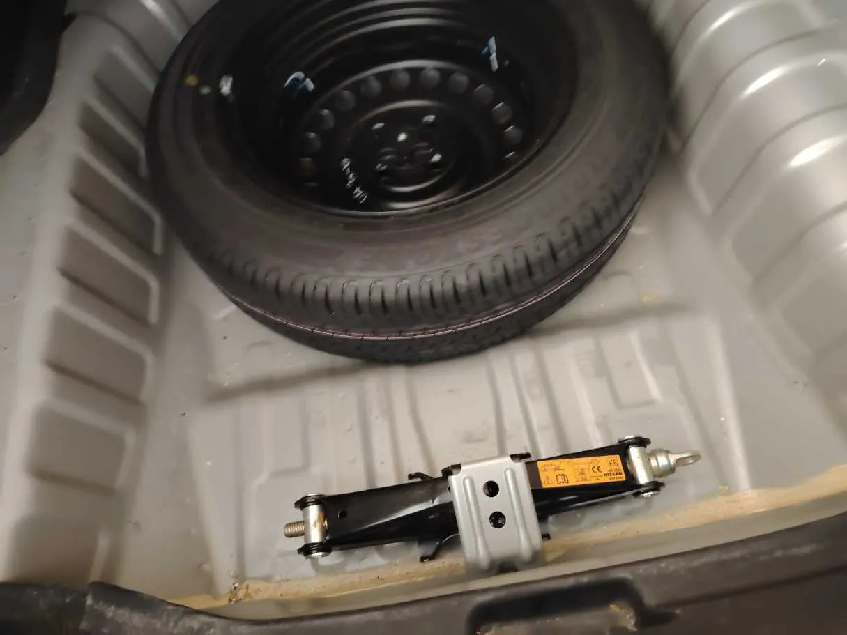 Car image 26