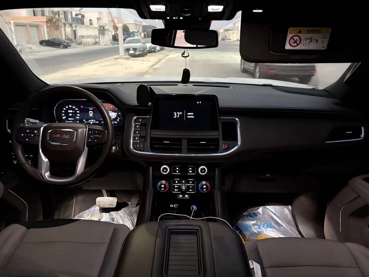 Car image 18