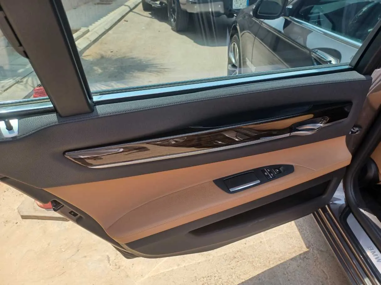 Car image 13
