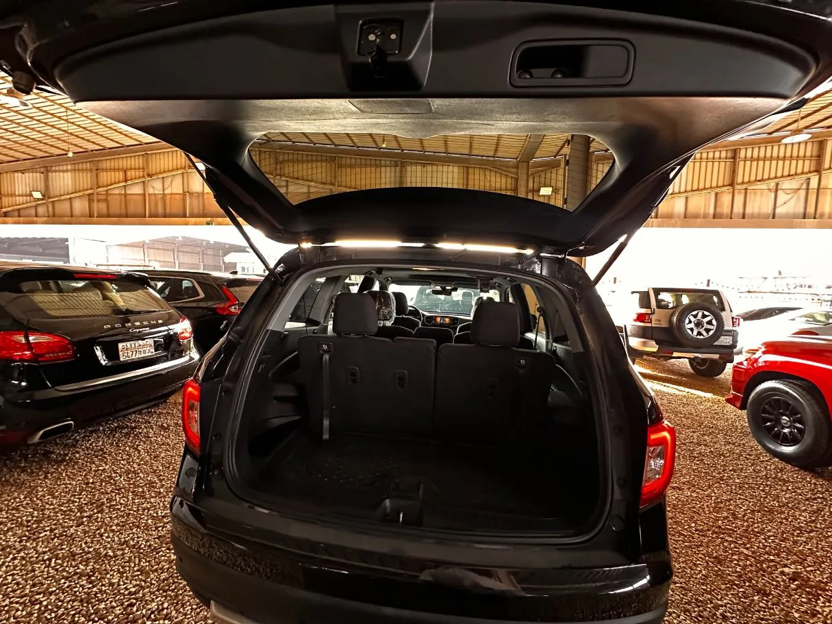 Car image 23