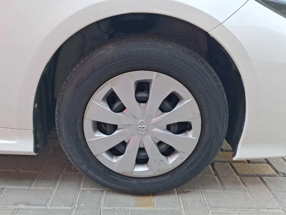 Car image 9