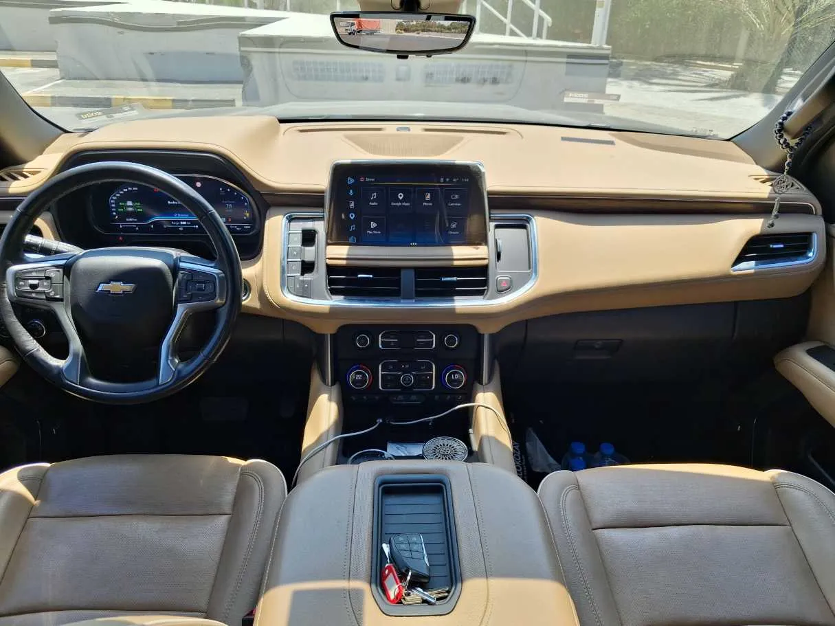 Car image 14