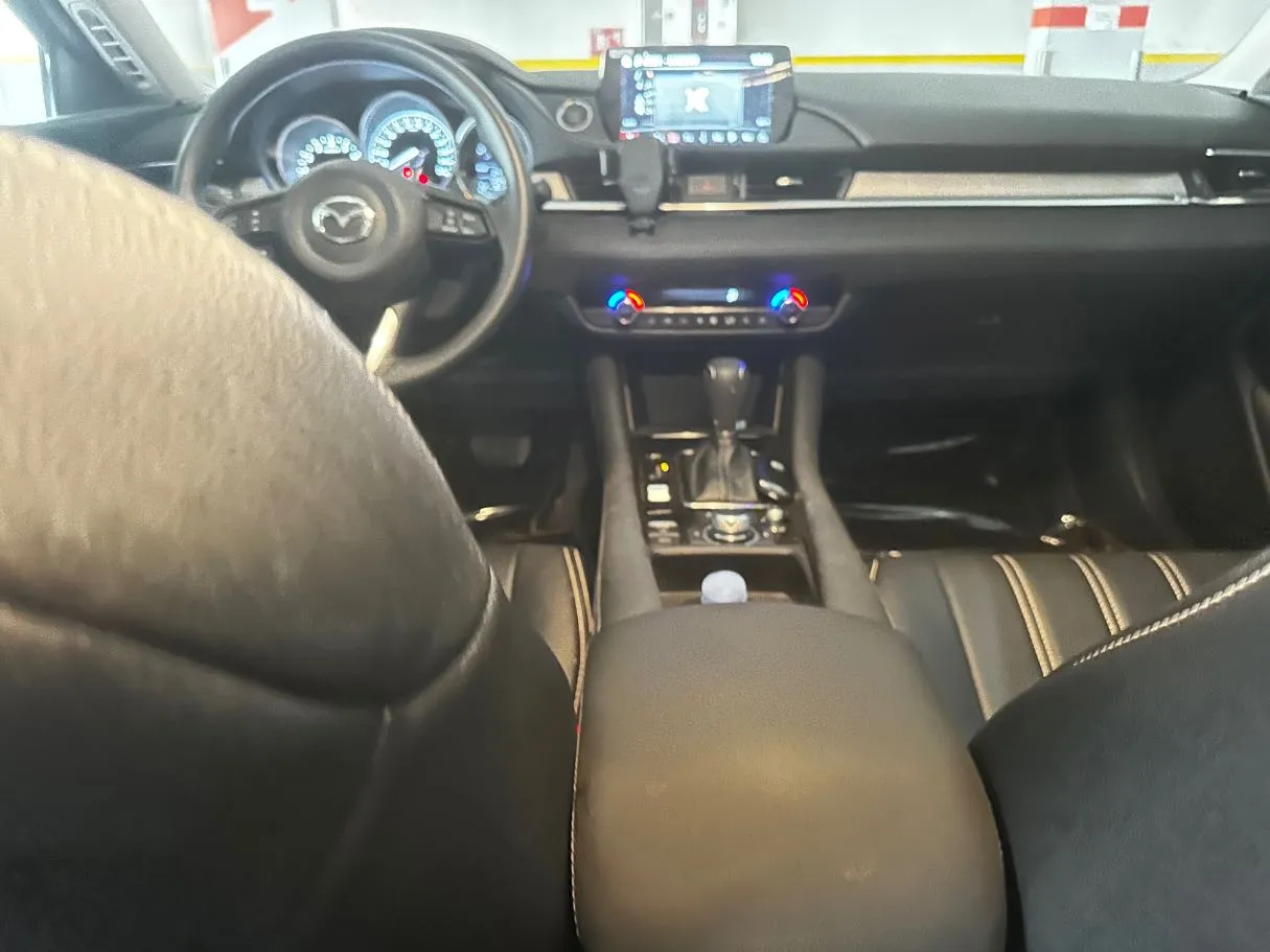 Car image 17