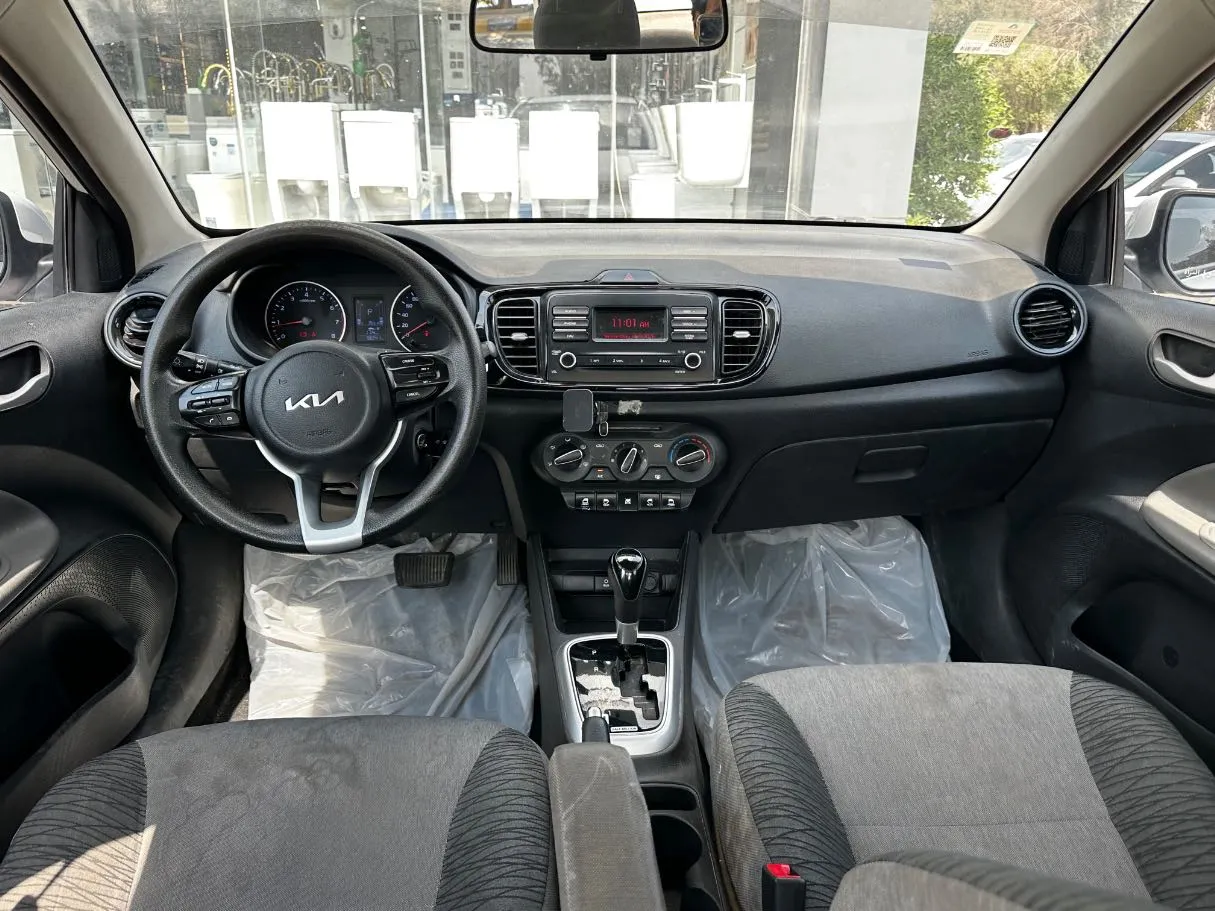 Car image 16