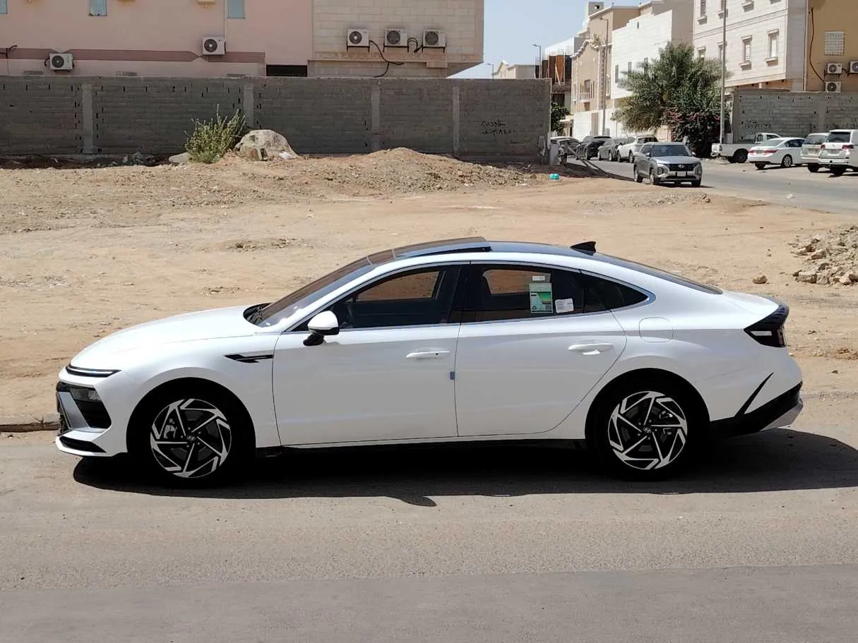 Car image 8