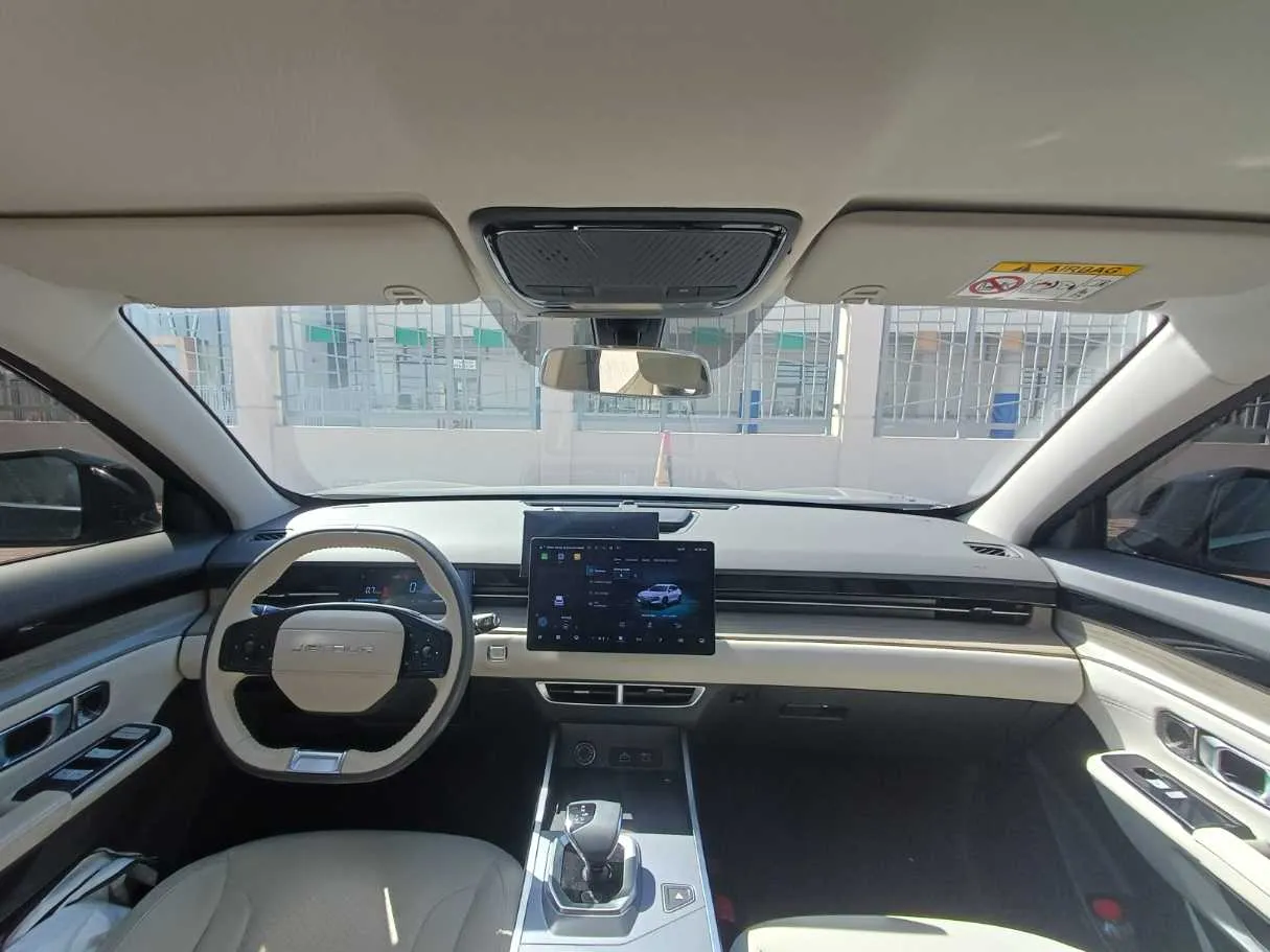 Car image 14