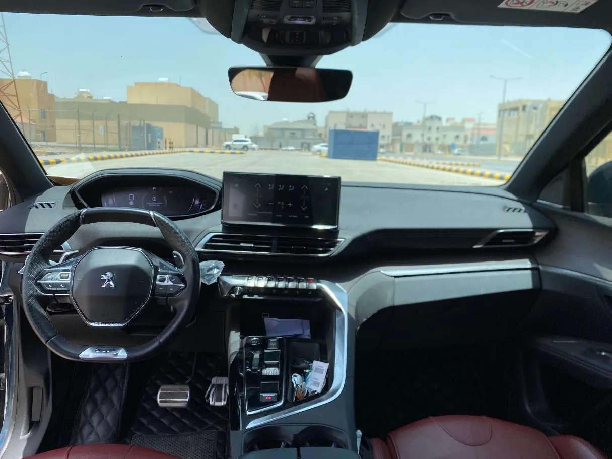Car image 15