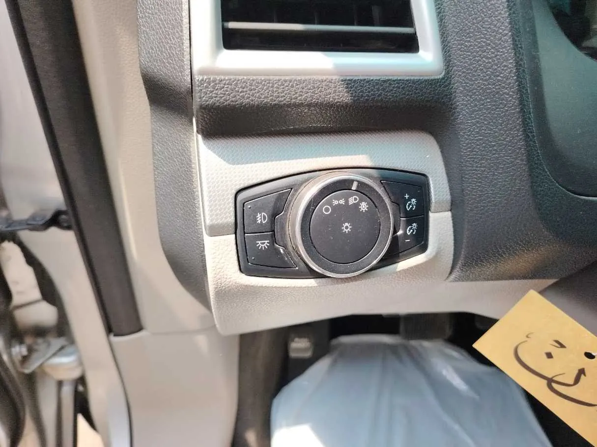 Car image 44