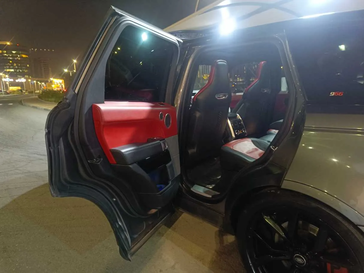 Car image 19