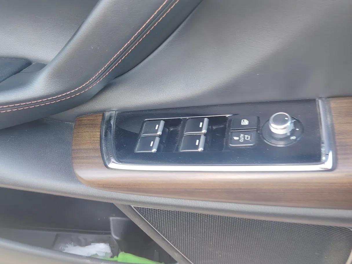 Car image 29