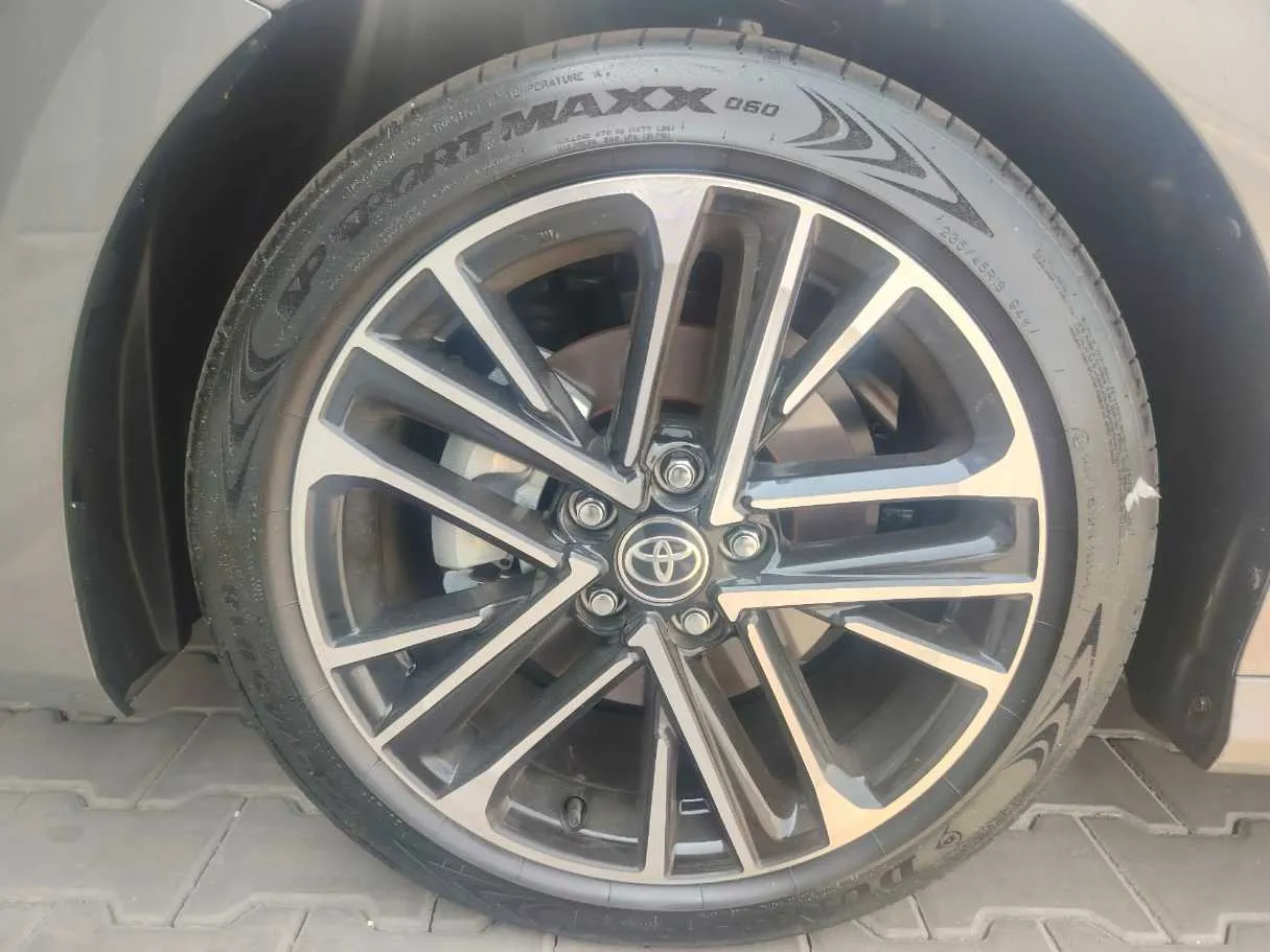 Car image 10