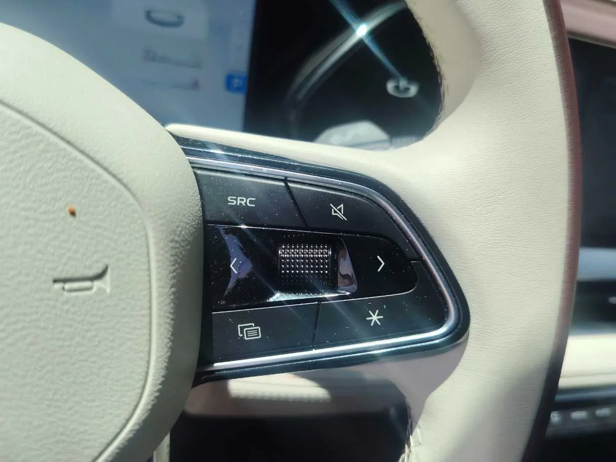Car image 35
