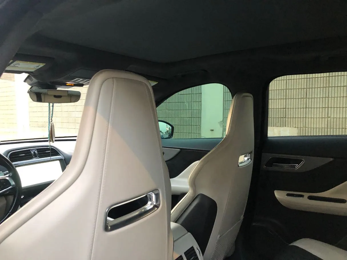 Car image 14
