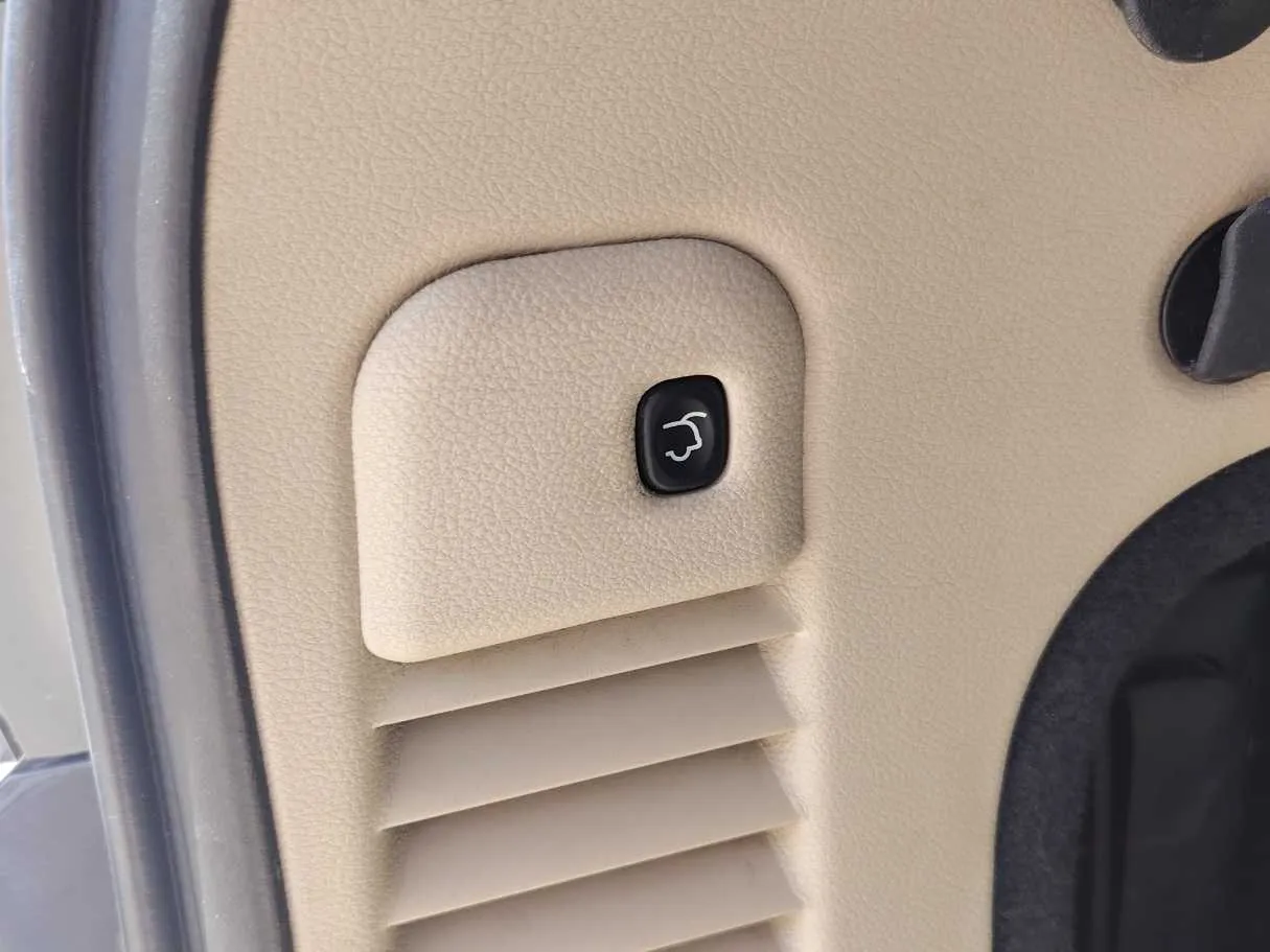 Car image 33