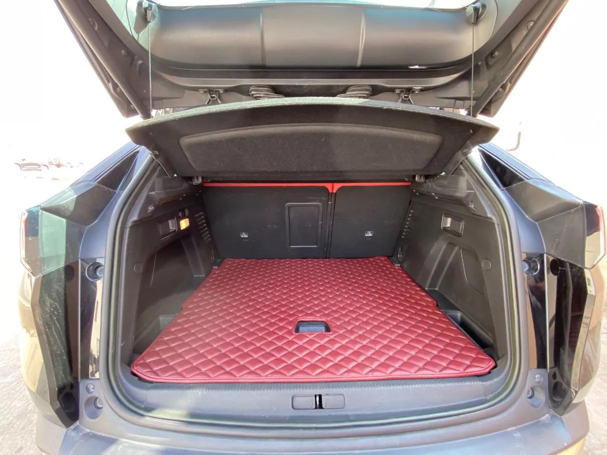 Car image 18