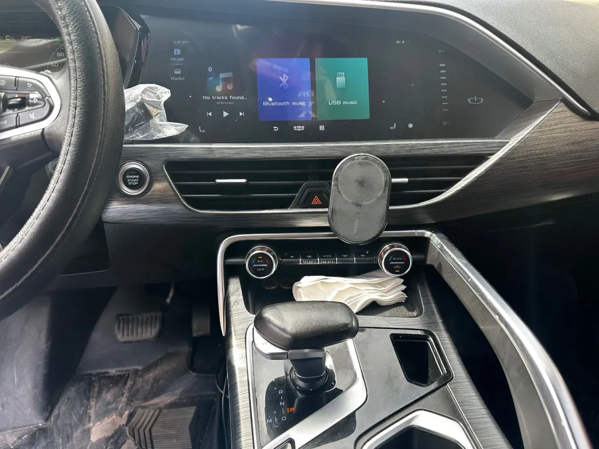Car image 16